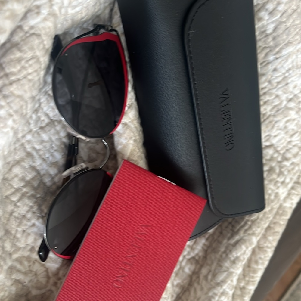 Authentic Valentino sunglasses - Picture 4 of 4